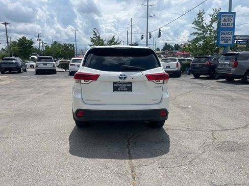 Used 2018 Toyota Highlander XLE AWD/4WD image 5