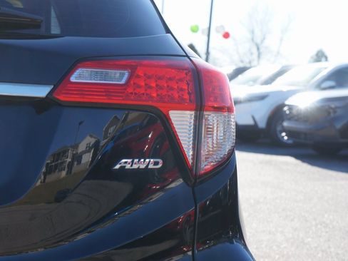 Used 2019 Honda HR-V LX image 7