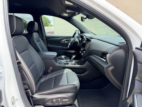 Used 2022 Chevrolet Traverse Premier AWD/4WD image 36