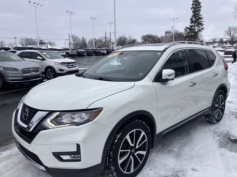 Used 2019 Nissan Rogue SL w/ Premium Package image 3
