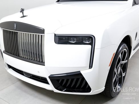 Used 2025 Rolls-Royce Cullinan Black Badge AWD/4WD image 43