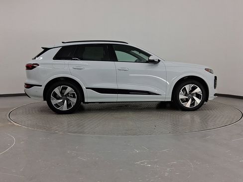 Used 2025 Audi Q6 e-tron Premium Plus image 8