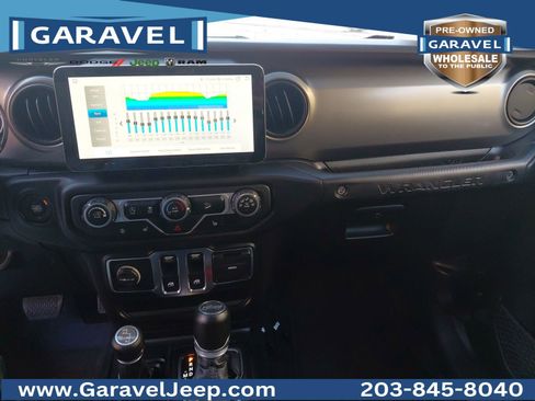 Used 2019 Jeep Wrangler Sport S image 3