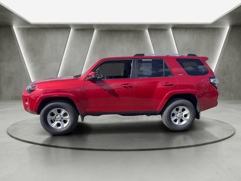 Used 2020 Toyota 4Runner SR5 AWD/4WD image 2