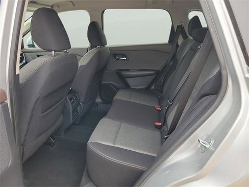 Used 2021 Nissan Rogue SV image 10