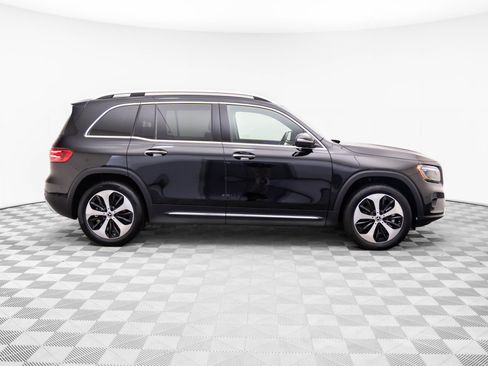 Used 2024 Mercedes-Benz GLB 250 4MATIC w/ Exclusive Package image 8