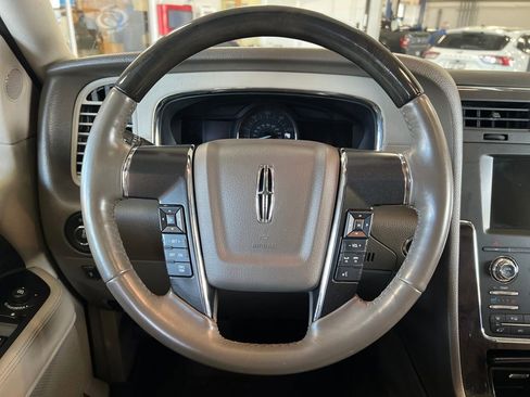 Used 2015 Lincoln Navigator 4WD image 17