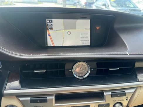 Used 2018 Lexus ES 350 w/ Navigation System Package image 30