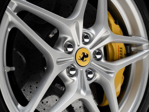 Used 2015 Ferrari California T RWD image 24