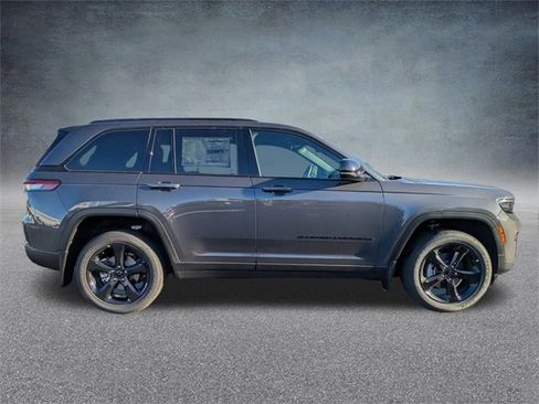 New 2025 Jeep Grand Cherokee Altitude image 3