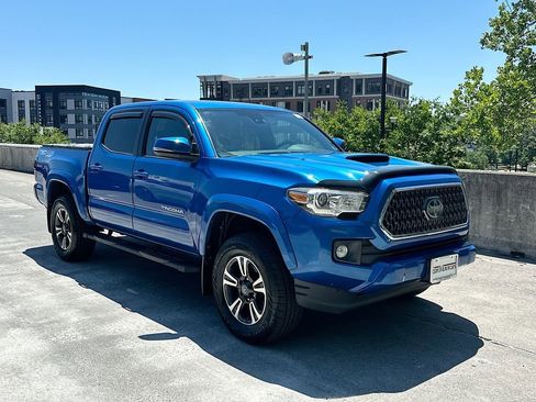 Used 2018 Toyota Tacoma TRD Sport w/ Technology Package AWD/4WD image 1