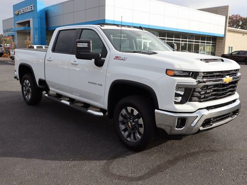 Used 2026 Chevrolet Silverado 2500 LT image 2