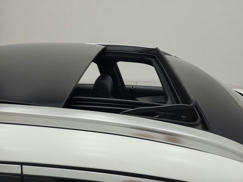 Used 2019 Mercedes-Benz GLC 300 4MATIC image 17