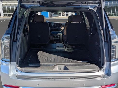 New 2026 Chevrolet Suburban High Country image 10