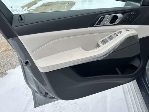 Certified 2023 BMW X7 xDrive40i w/ Executive Package image 26