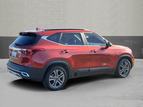 Used 2023 Kia Seltos S FWD image 2