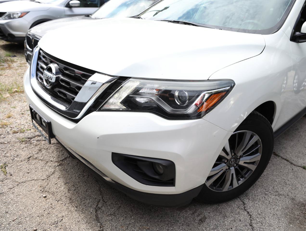 Used 2017 Nissan Pathfinder SL FWD image 2