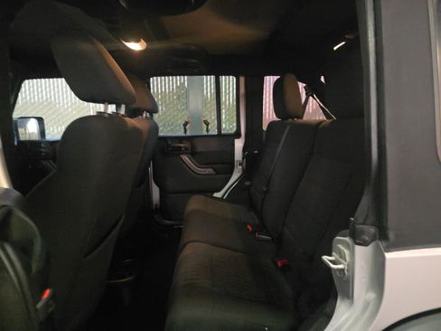 Used 2012 Jeep Wrangler Unlimited Sport image 12