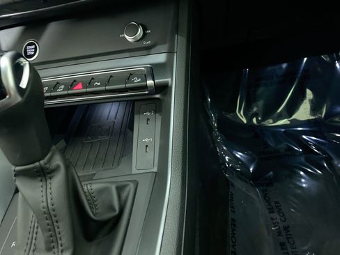 Certified 2025 Audi Q3 2.0T Premium w/ Convenience Package image 9