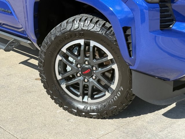 Used 2025 Toyota Tacoma TRD Sport AWD/4WD image 2