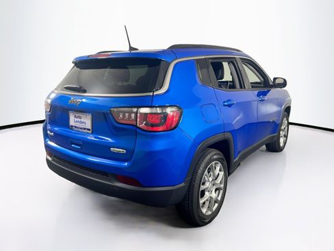 Used 2022 Jeep Compass Latitude w/ Sun and Sound Group AWD/4WD image 5