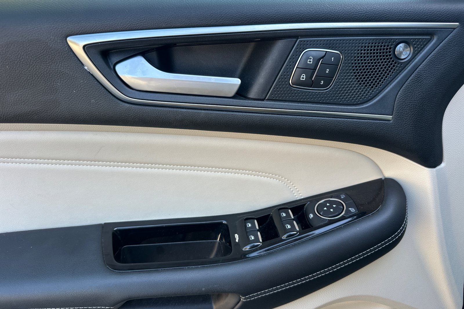 Used 2020 Ford Edge Titanium FWD image 11