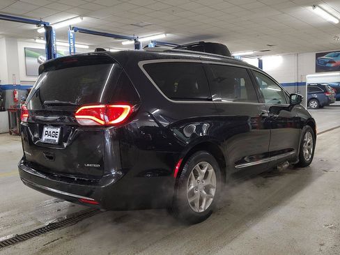 Used 2019 Chrysler Pacifica Limited image 33