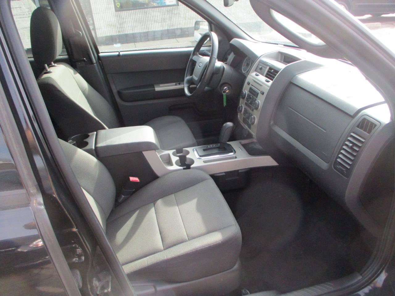 Used 2011 Ford Escape XLT w/ 202A Rapid Spec Order Code FWD image 8