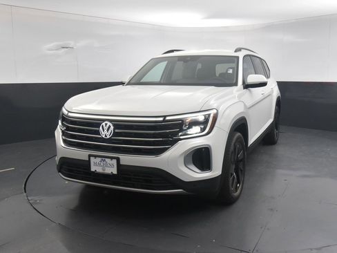 Used 2024 Volkswagen Atlas SE image 4