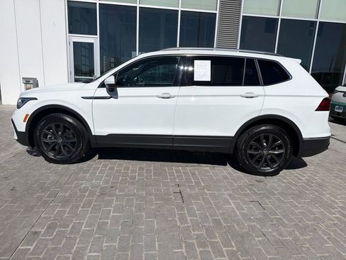 Certified 2024 Volkswagen Tiguan SE image 3