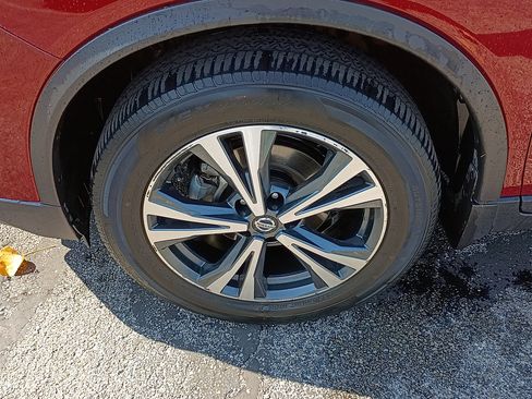 Used 2019 Nissan Rogue SV w/ Premium Package AWD/4WD image 9
