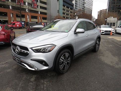 Used 2025 Mercedes-Benz GLA 250 4MATIC image 1