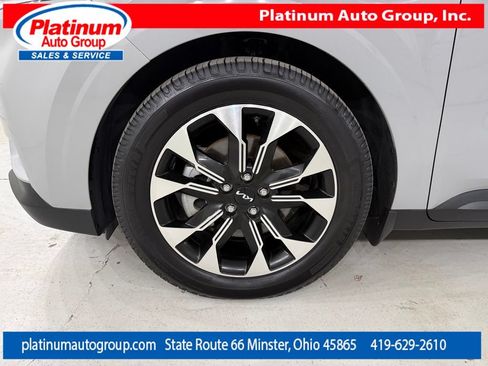 Used 2023 Kia Carnival EX FWD image 55