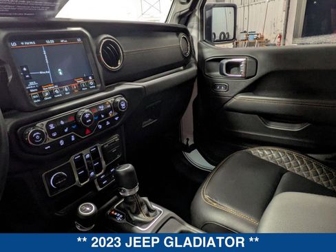 Used 2023 Jeep Gladiator Overland image 31