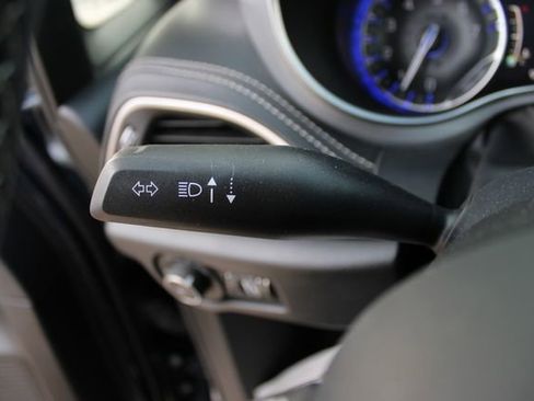 Used 2025 Chrysler Pacifica Limited FWD image 12