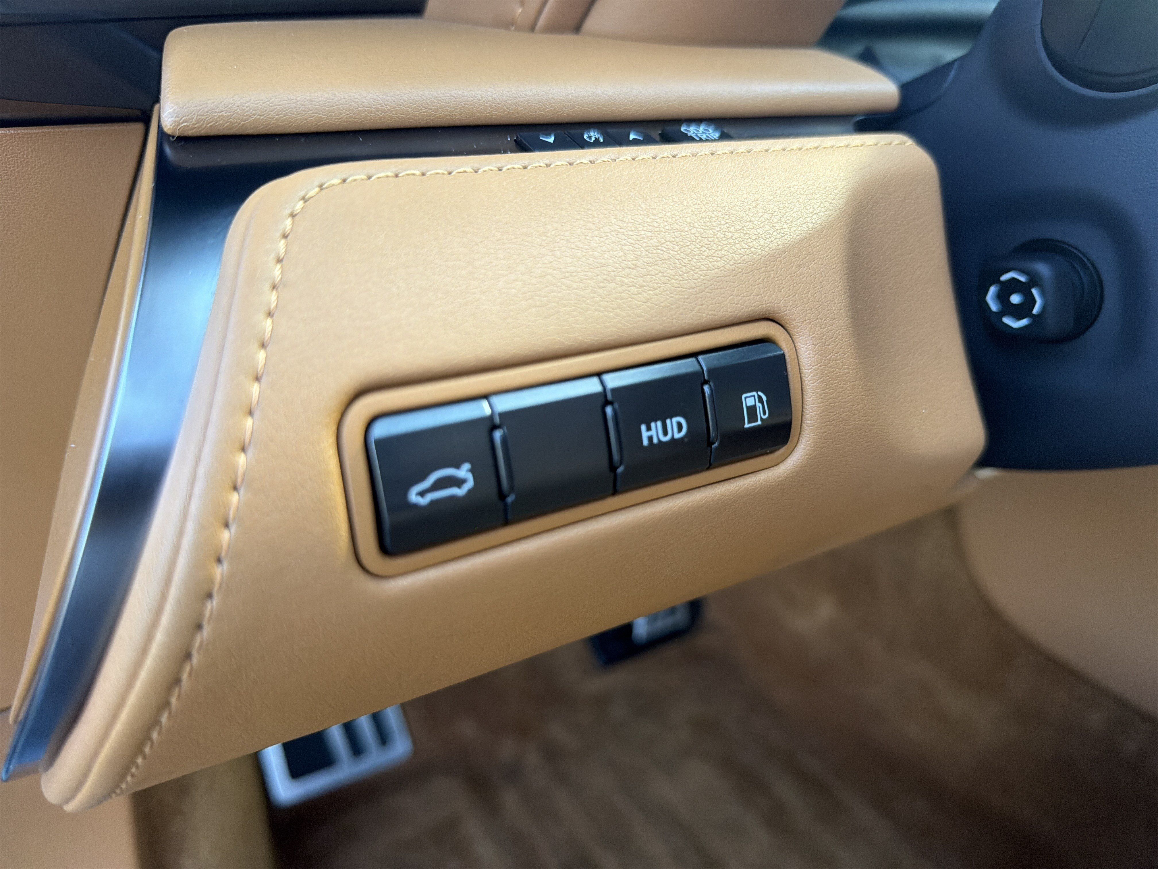 Used 2018 Lexus LC 500 Coupe w/ Performance Package RWD image 28