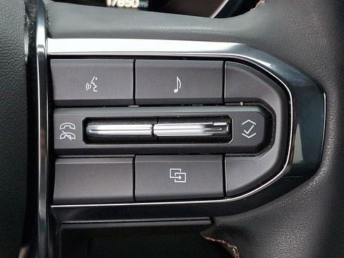 Used 2024 GMC Canyon AT4 image 21