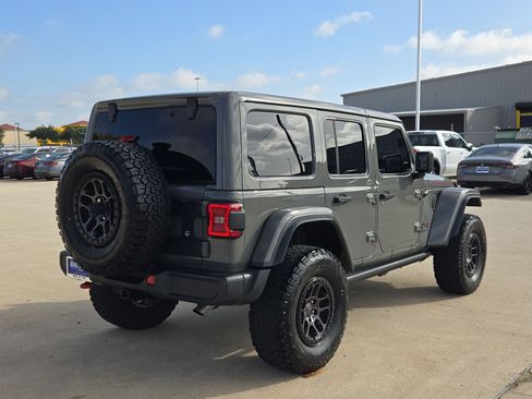 Used 2022 Jeep Wrangler Unlimited Rubicon w/ Xtreme Recon 35" Tire Package AWD/4WD image 3
