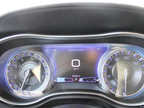 Certified 2019 Chrysler 300 Touring w/ Driver Convenience Group image 17