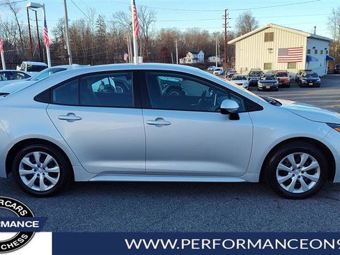 Used 2020 Toyota Corolla LE image 2