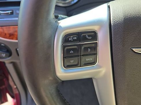 Certified 2016 Chrysler Town & Country Touring-L w/ Driver Convenience Group FWD image 9