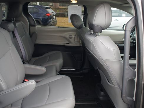 Used 2024 Toyota Sienna XLE image 22