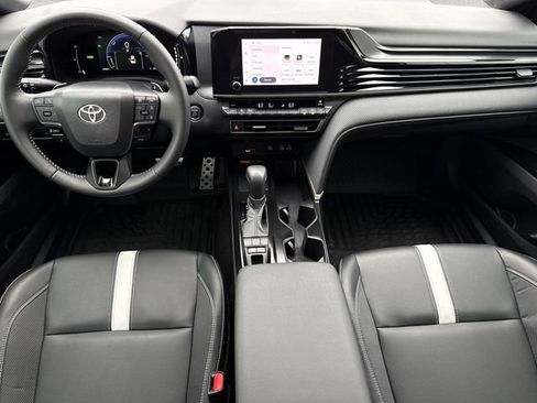 Used 2025 Toyota Camry SE w/ Convenience Package image 11
