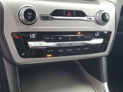 Used 2021 Ford Explorer XLT w/ Equipment Group 202A RWD image 29