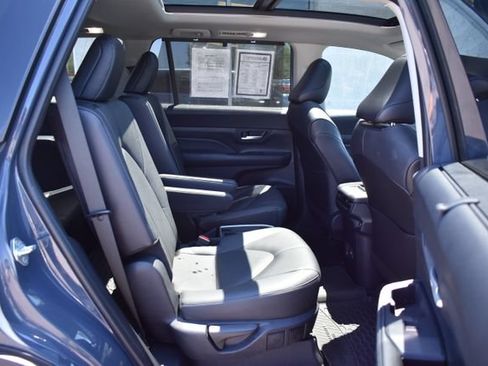 Used 2024 Toyota Grand Highlander AWD image 9