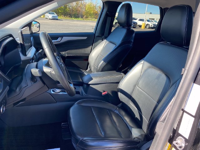 Used 2024 Ford Escape Platinum AWD/4WD image 16