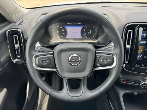 Used 2021 Volvo XC40 T5 Momentum w/ Premium Package AWD/4WD image 10