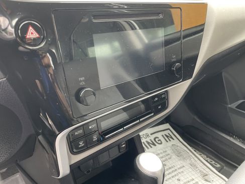 Used 2019 Toyota Corolla LE image 22