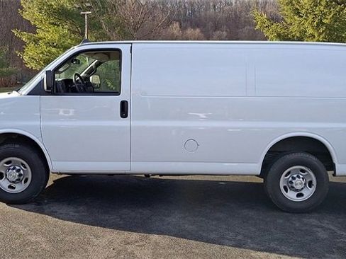 Used 2023 Chevrolet Express 2500 w/ Driver Convenience Package image 5