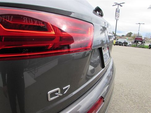 Used 2018 Audi Q7 3.0T Premium Plus w/ Premium Plus Package image 24